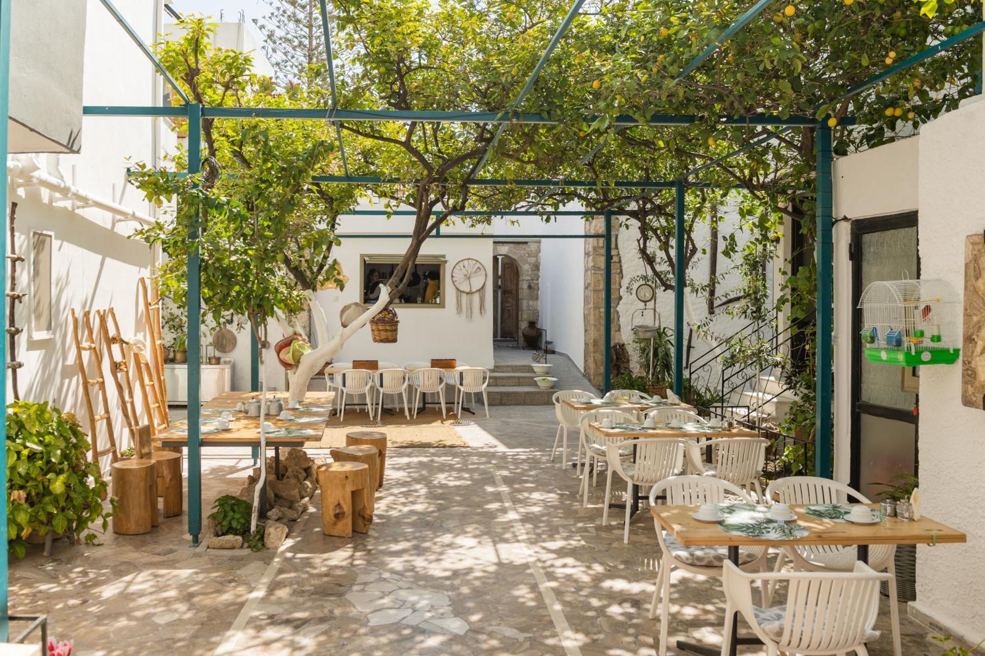 Lefka & Aparthotel