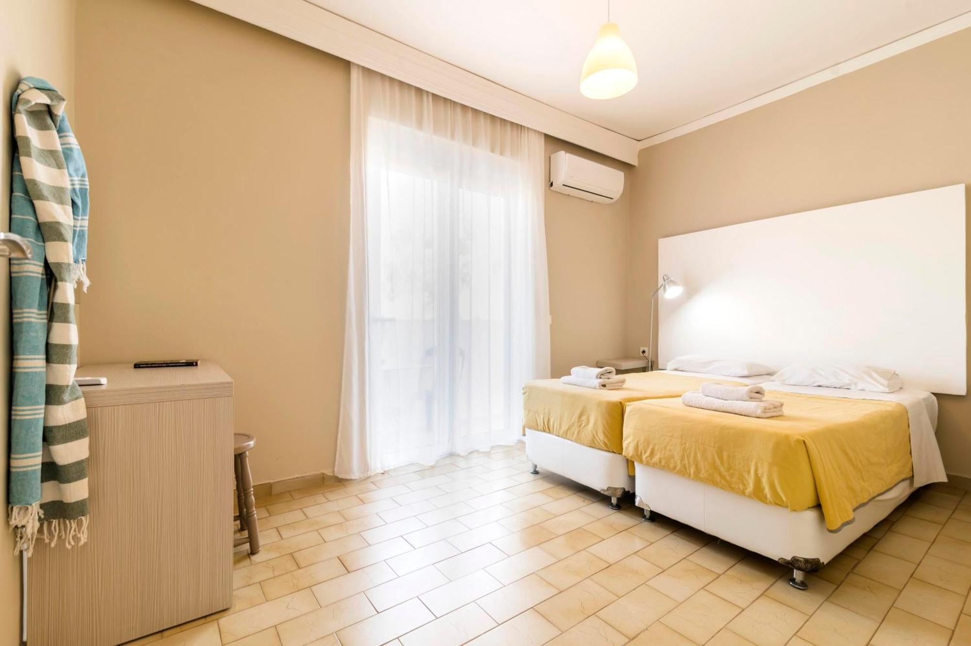 Aparthotel Lefka &