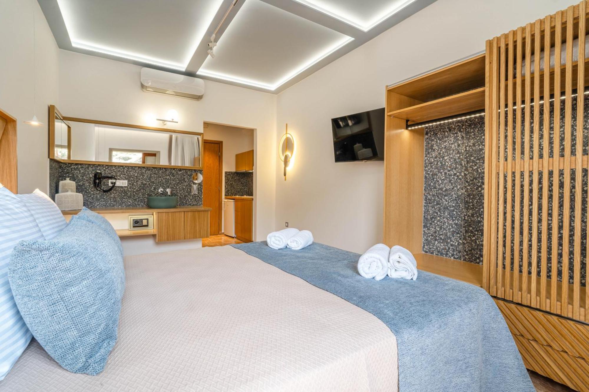Manos Apartment *