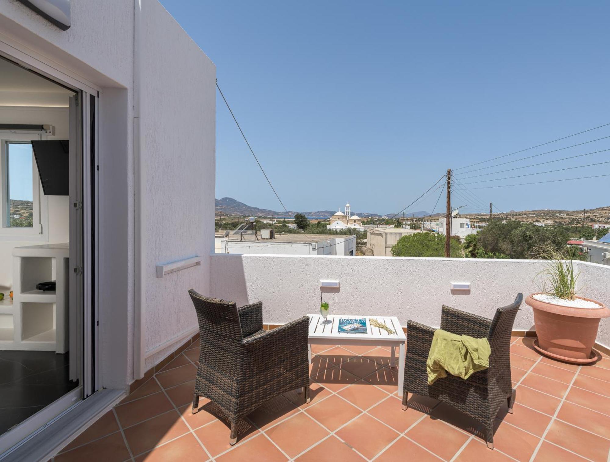 Guest house Avra Milos 2*
