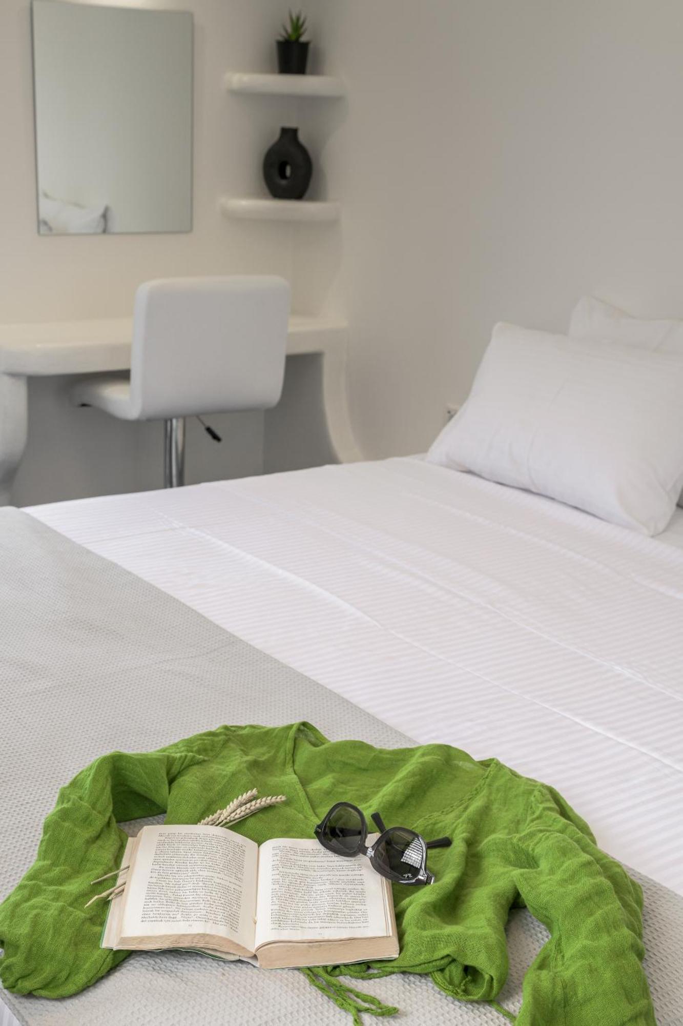 Avra Milos Guest house Zefiria
