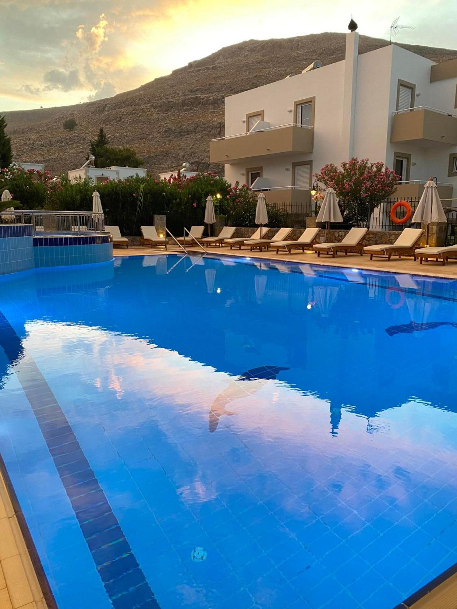 Athena Aparthotel 3*