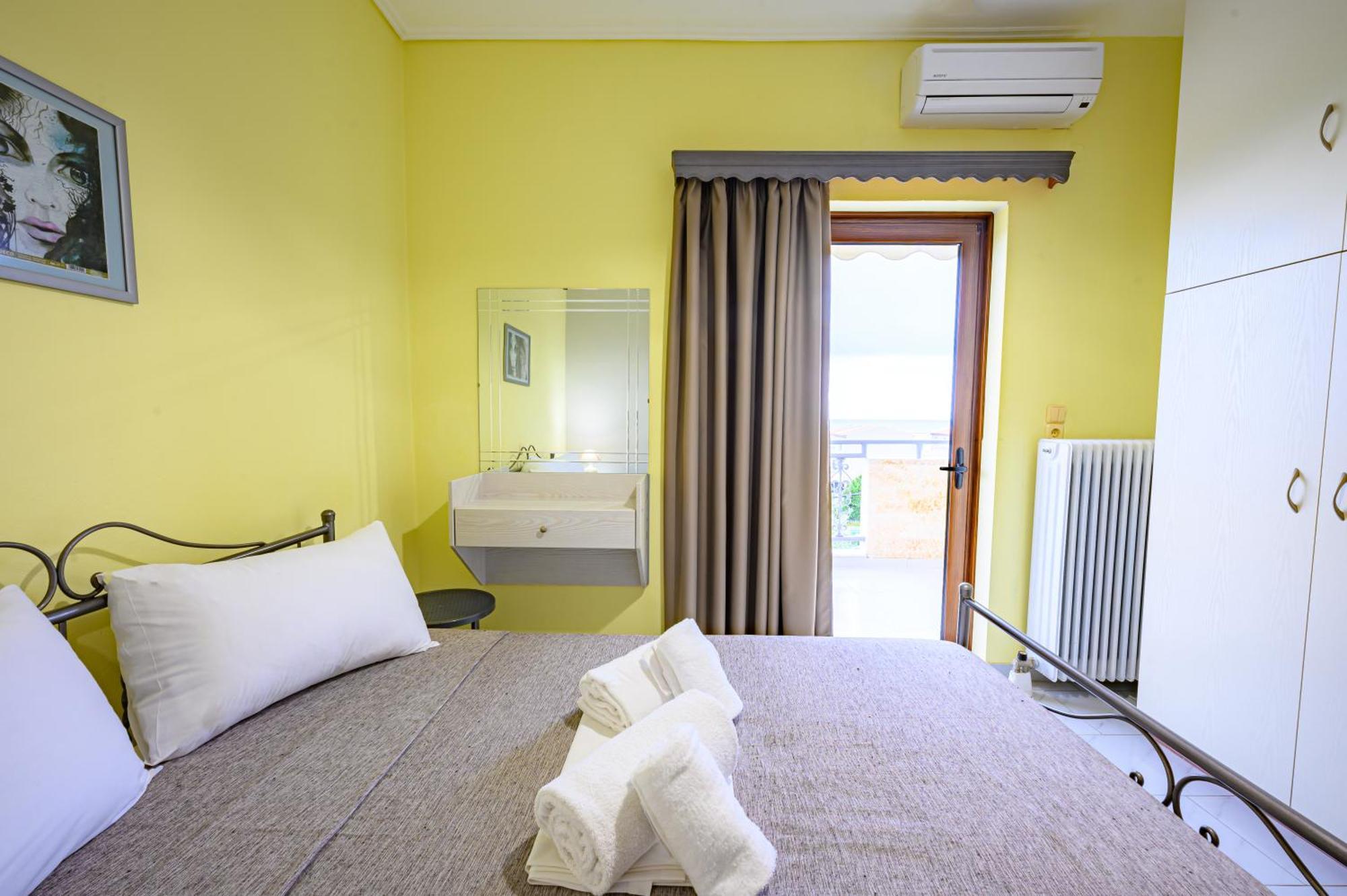 Aparthotel Iliahtida Rovies