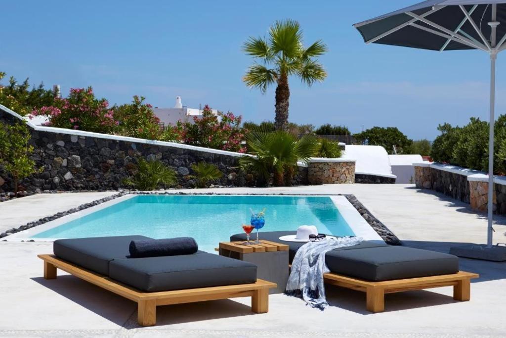 Hideaway Villa Fira (Santorini)