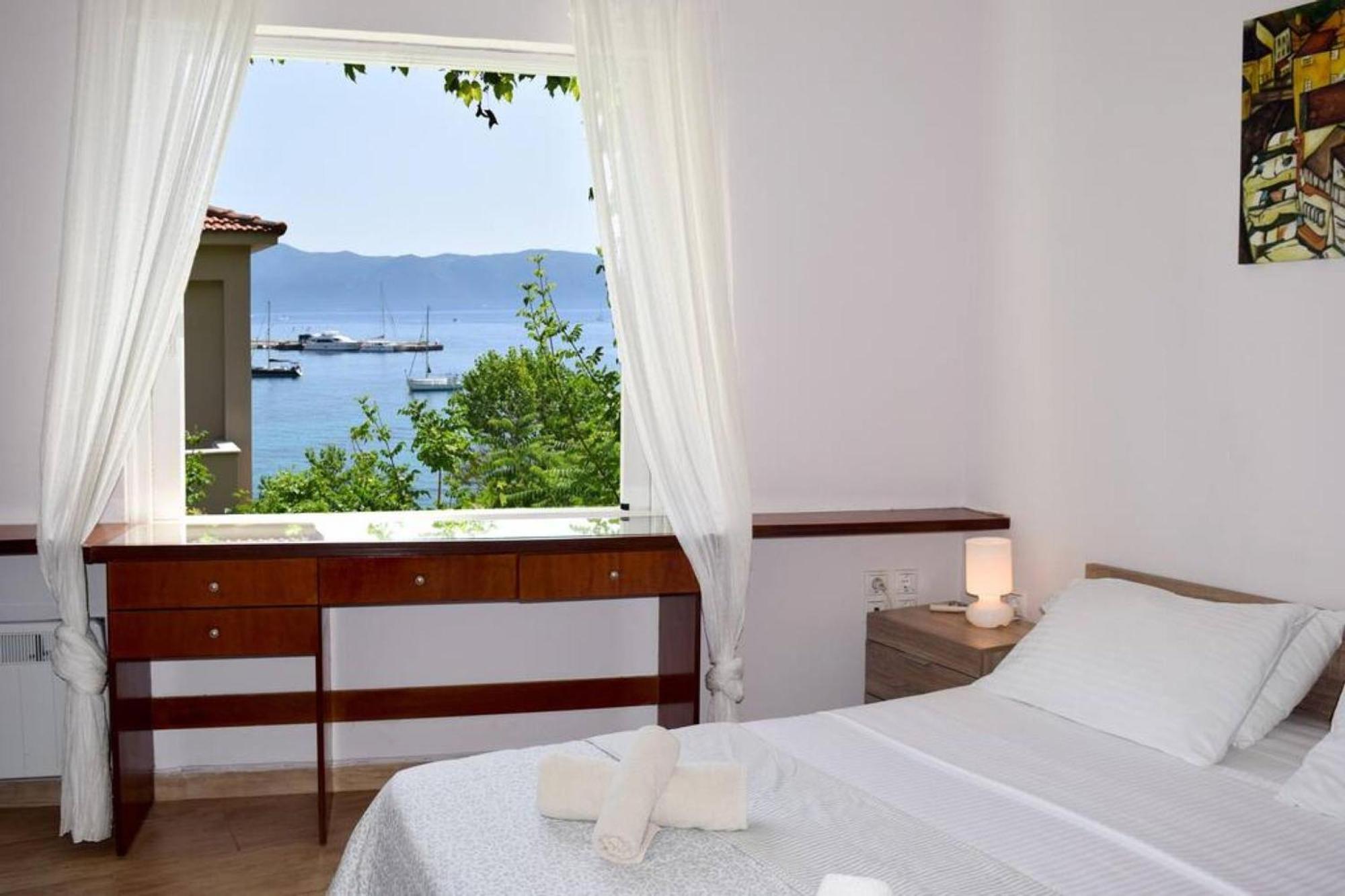 Seaside In Agia Effimia