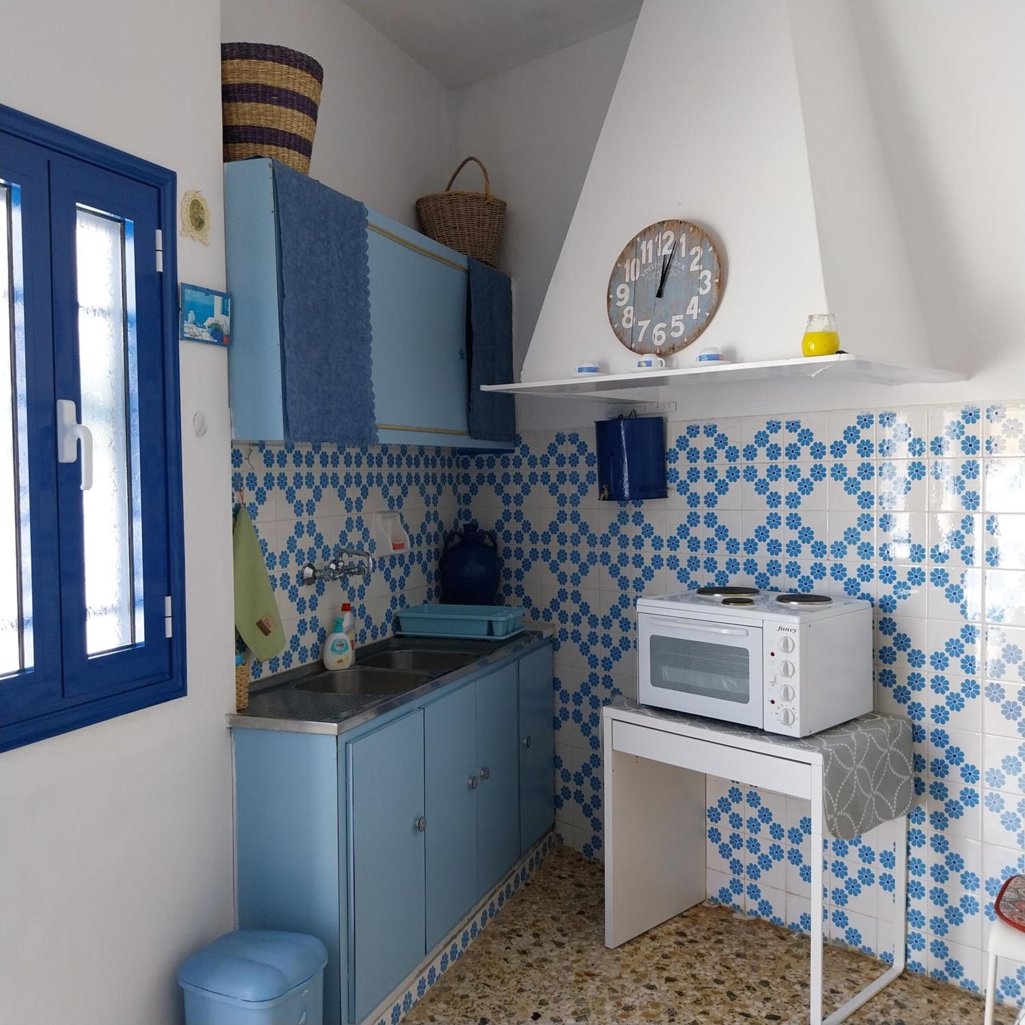 Cycladic House White And Blue In Kato Chora Holiday home *