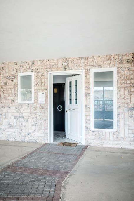 Beautiful New 70m² Near Everything Apartment
