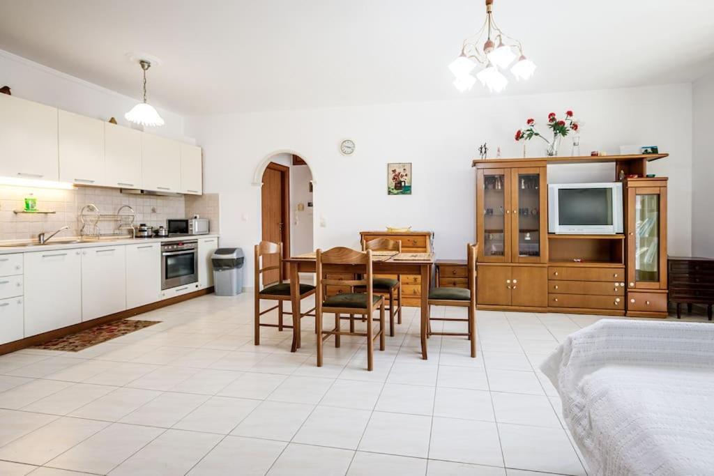 Beautiful New 70m² Near Everything Apartment *