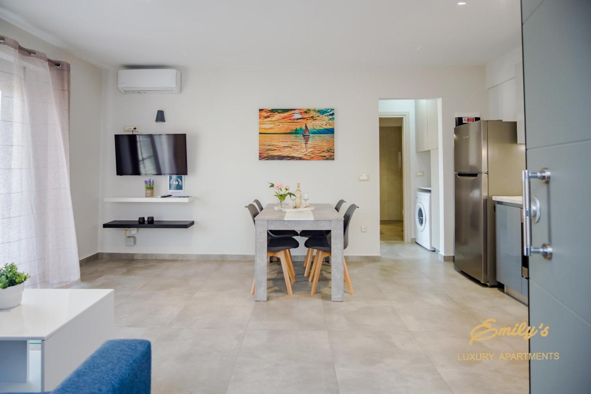 Emily's Luxury Apartment