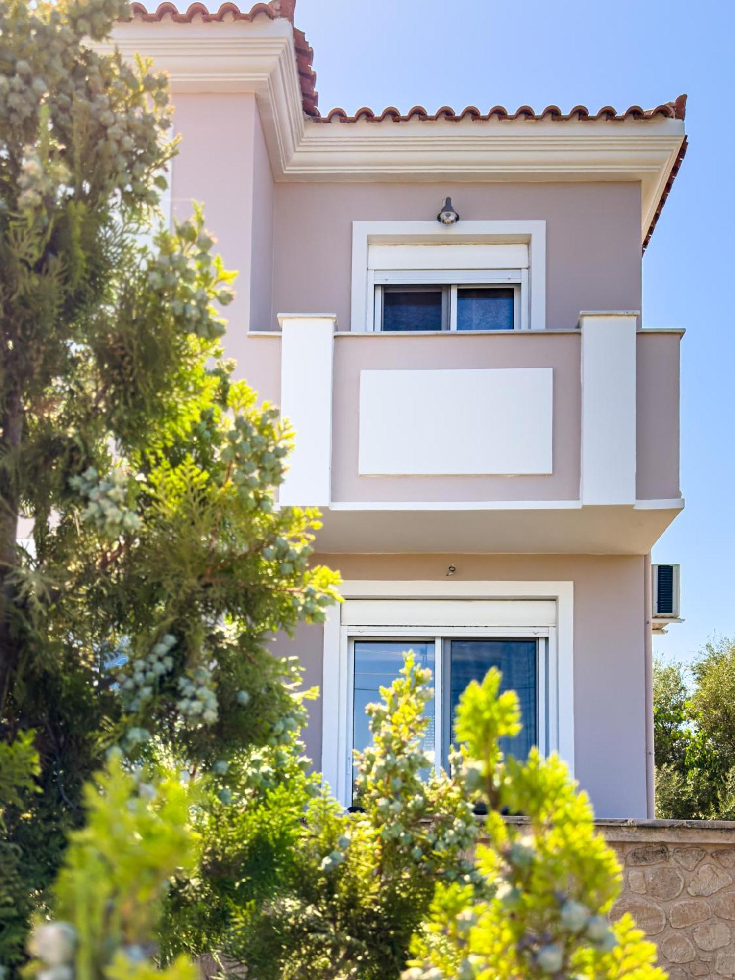 Anastasia's Luxury Basement Apartment Aegina