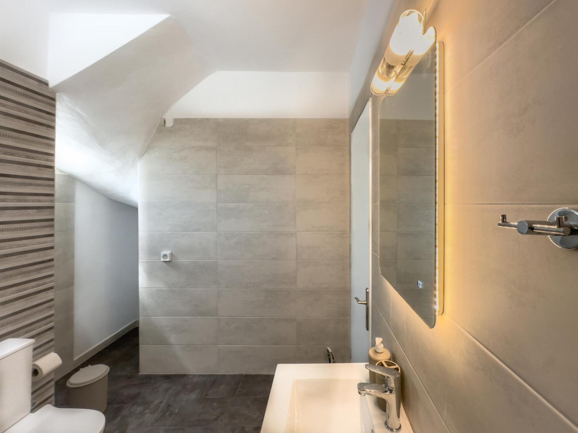 Anastasia's Luxury Basement * Aegina