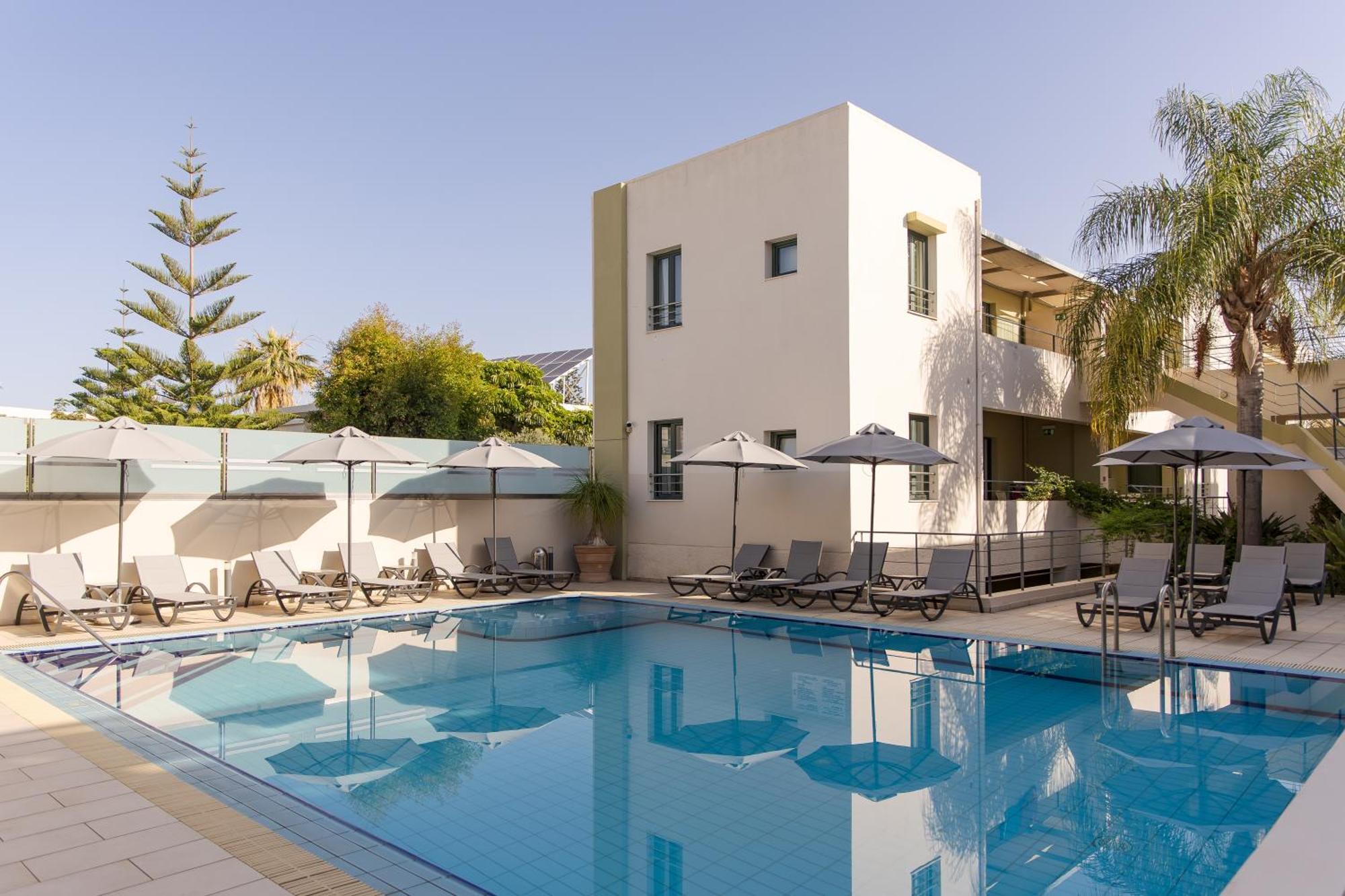 Athina Aparthotel 3*