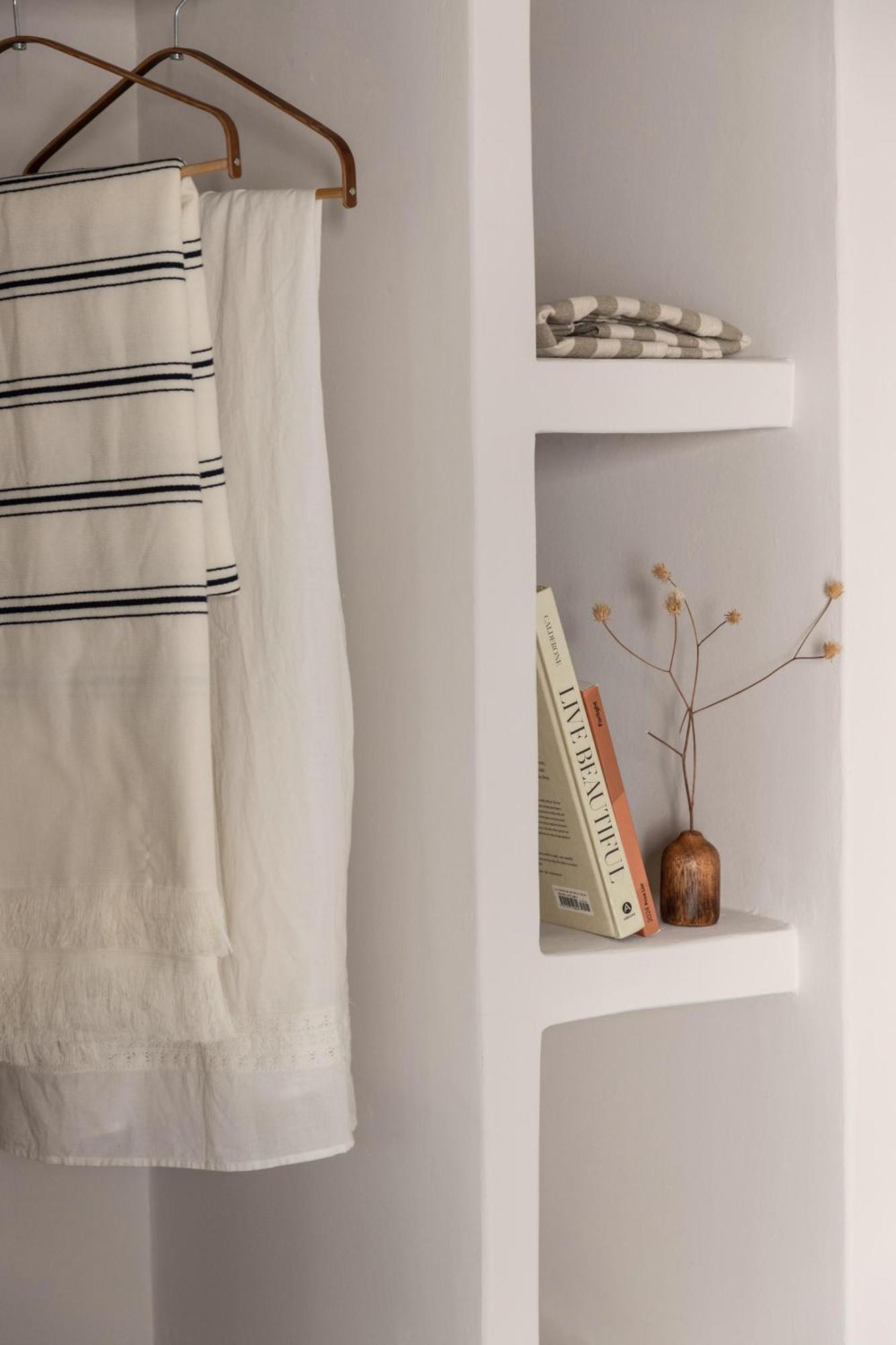 Om Living Milos Apartment Pollonia