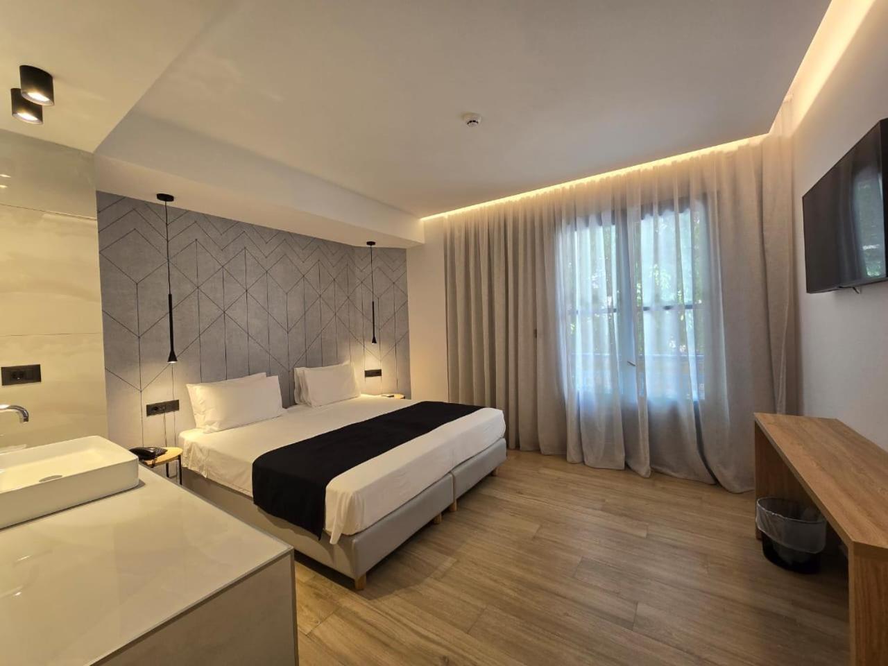 Nireus Hotel 2*