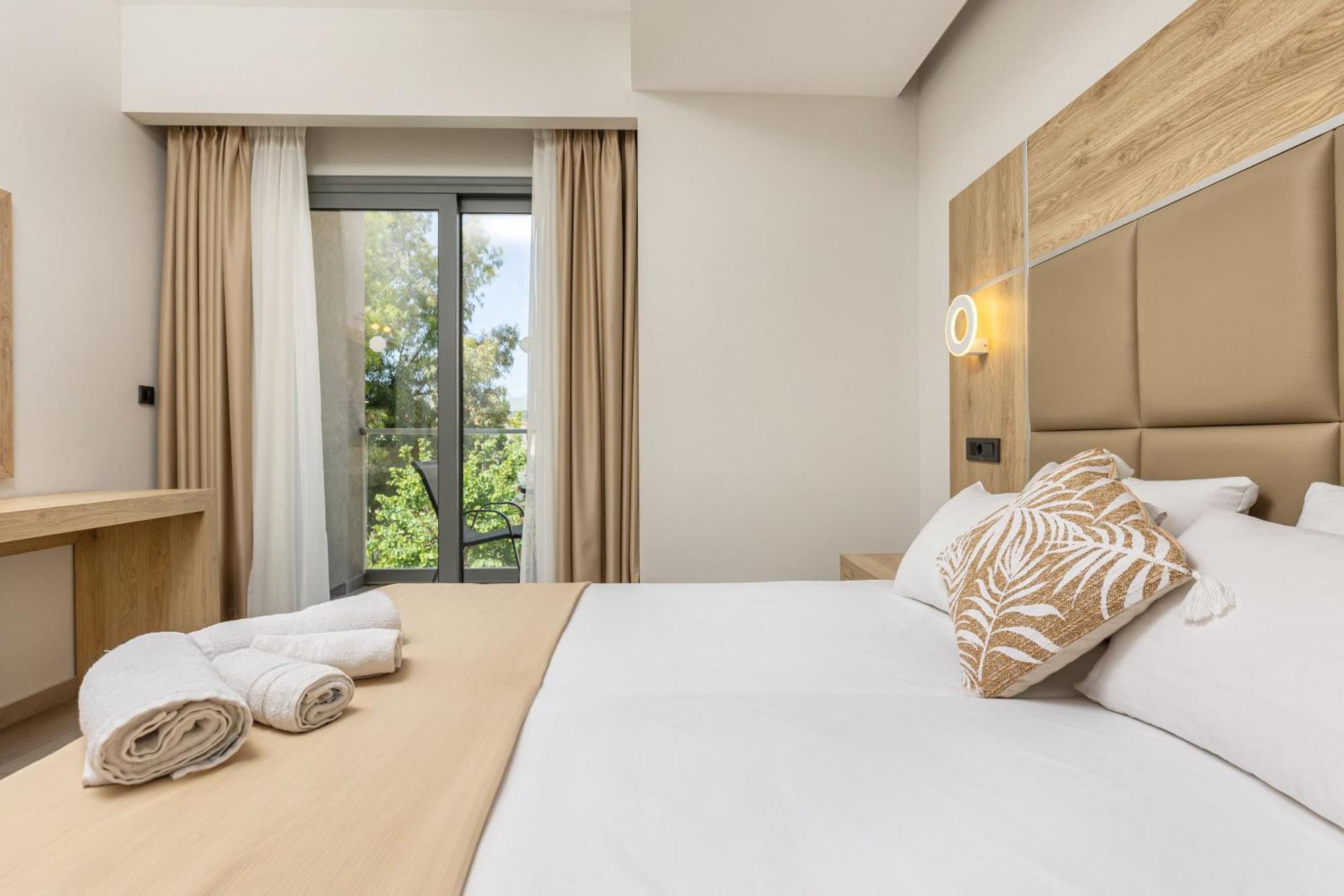 Esperia Hotel 3*