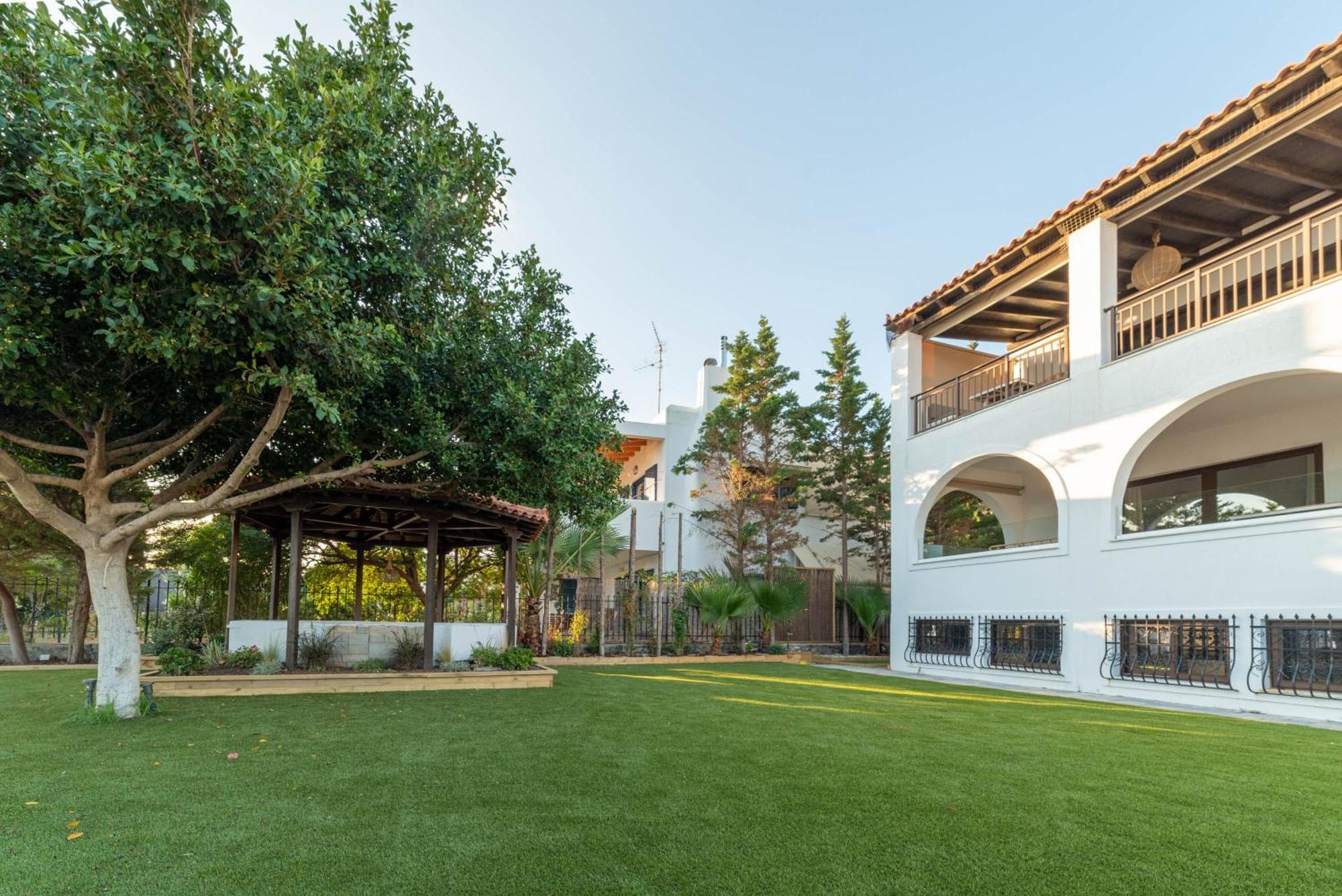 Alkis By Aegiankazarte Guest house *
