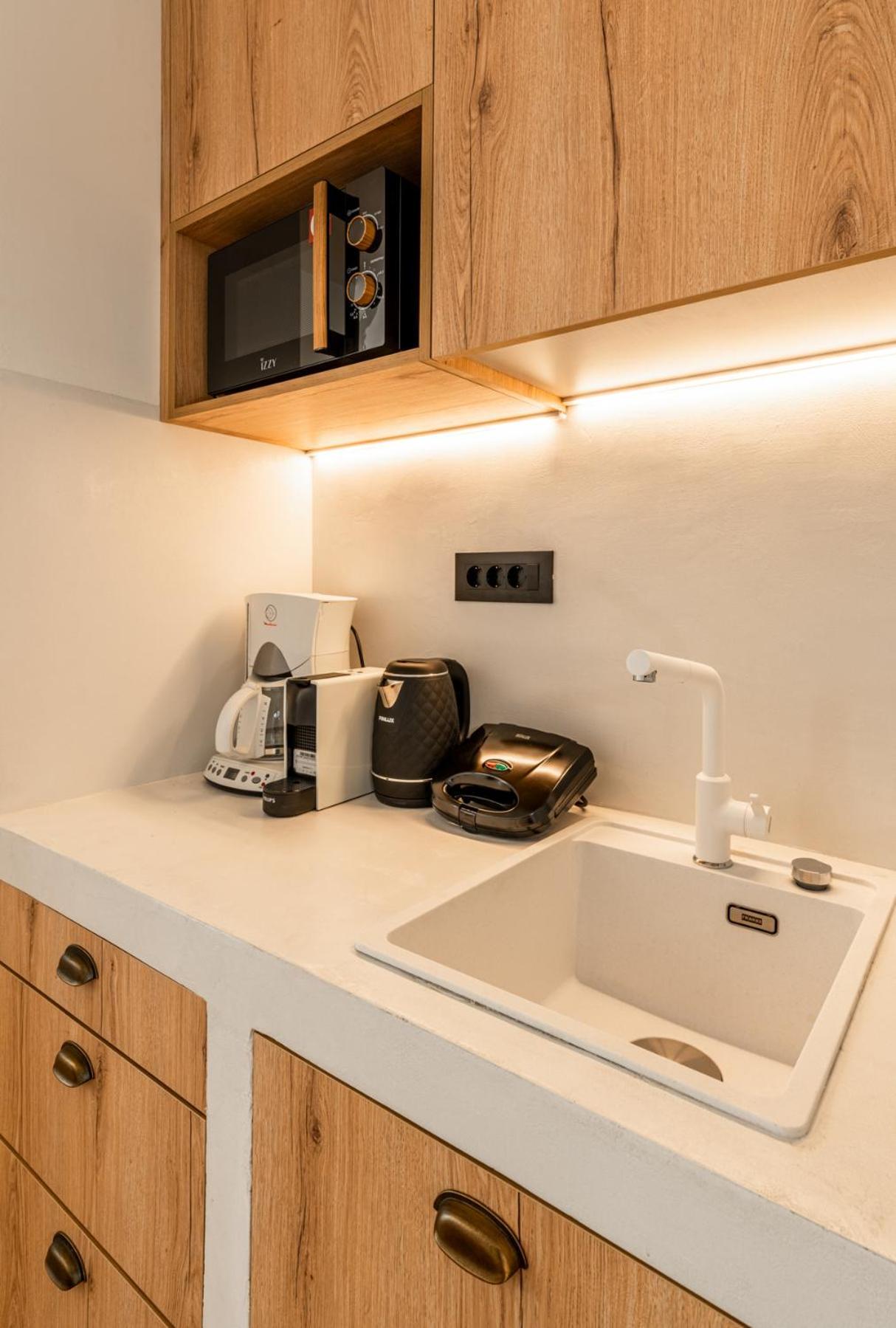 Alkis By Aegiankazarte Guest house