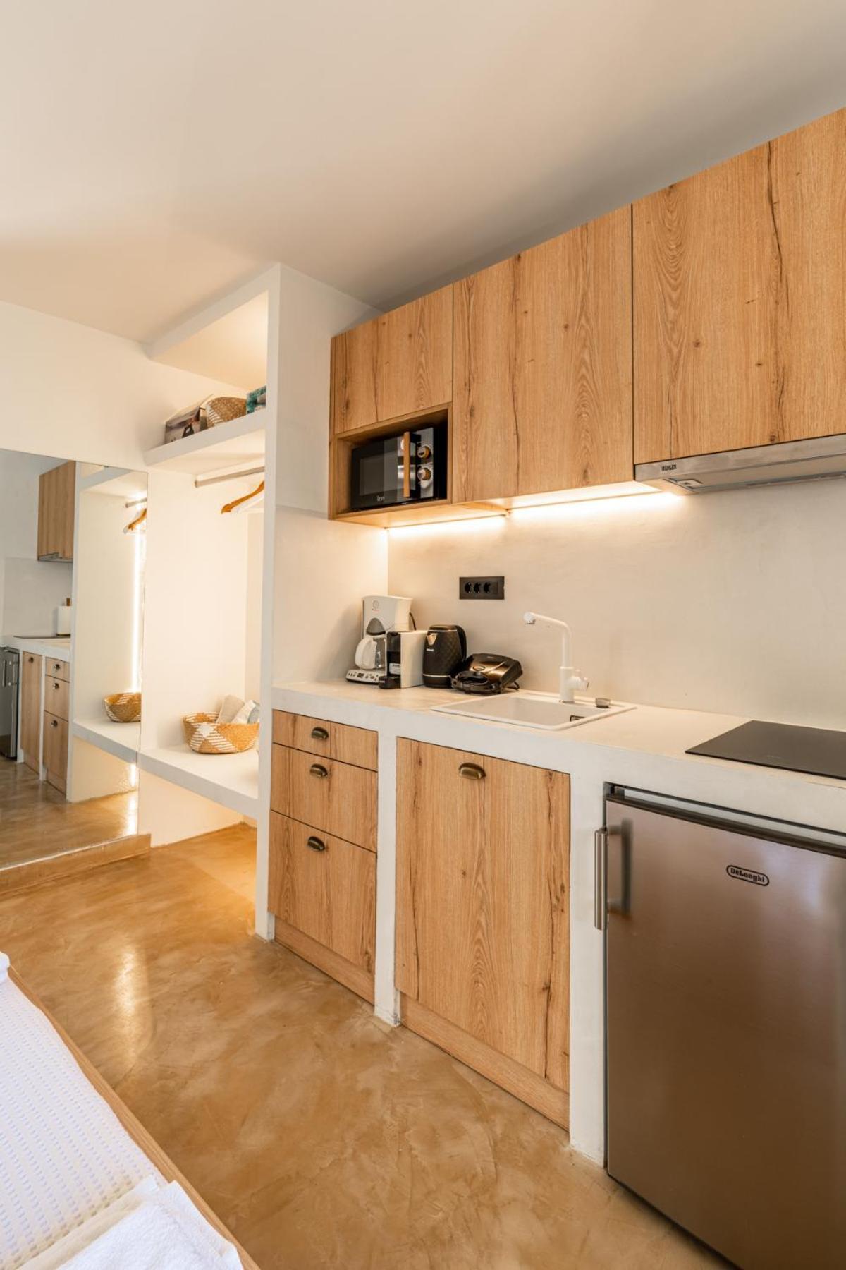 Alkis By Aegiankazarte Guest house *