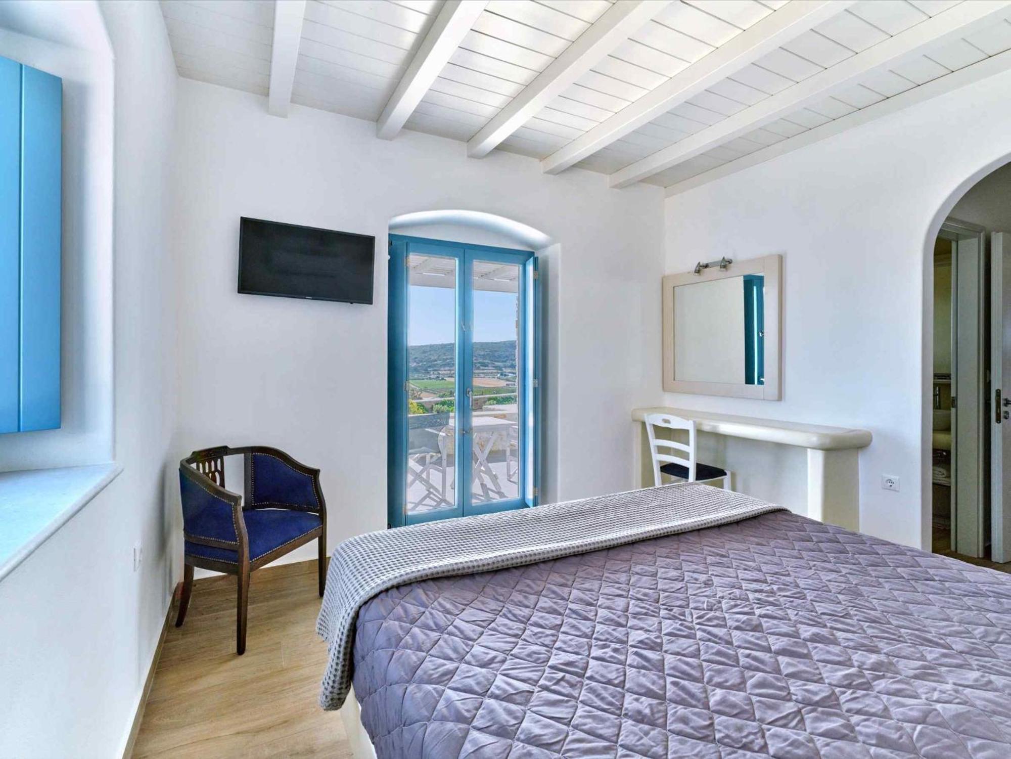 Luxurious Pactia Amazing Pool Villa Isterni (Paros)