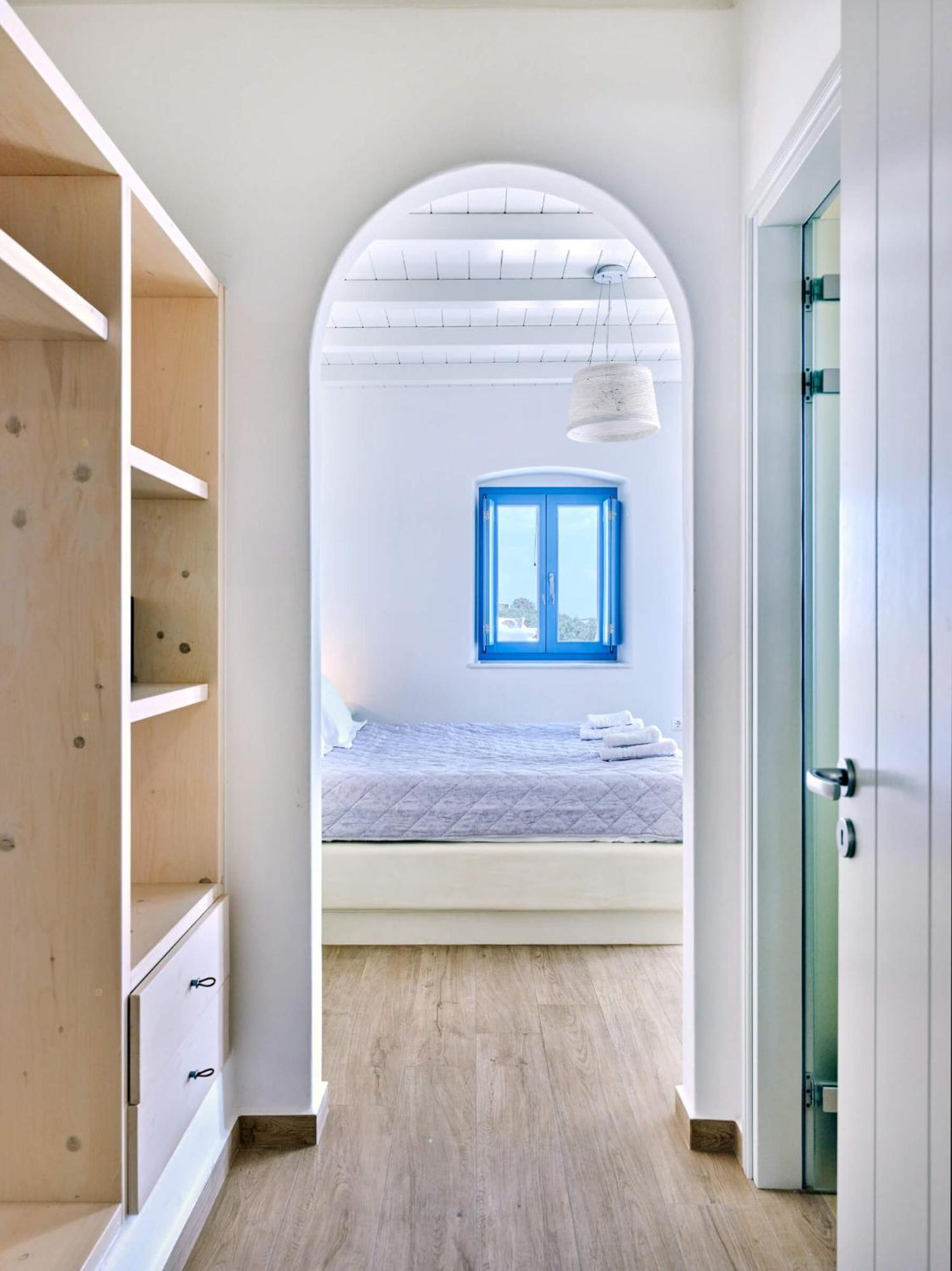 Luxurious Pactia Amazing Pool Villa Isterni (Paros)