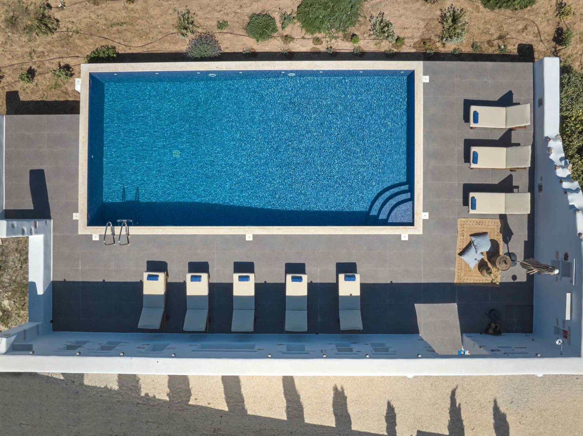Luxurious Pactia Amazing Pool