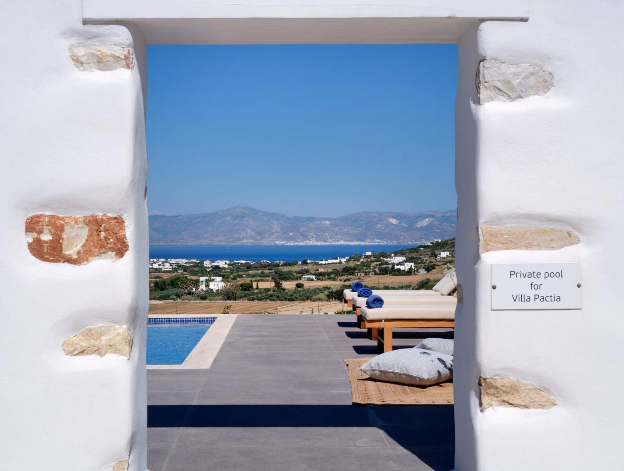 Luxurious Pactia Amazing Pool *
