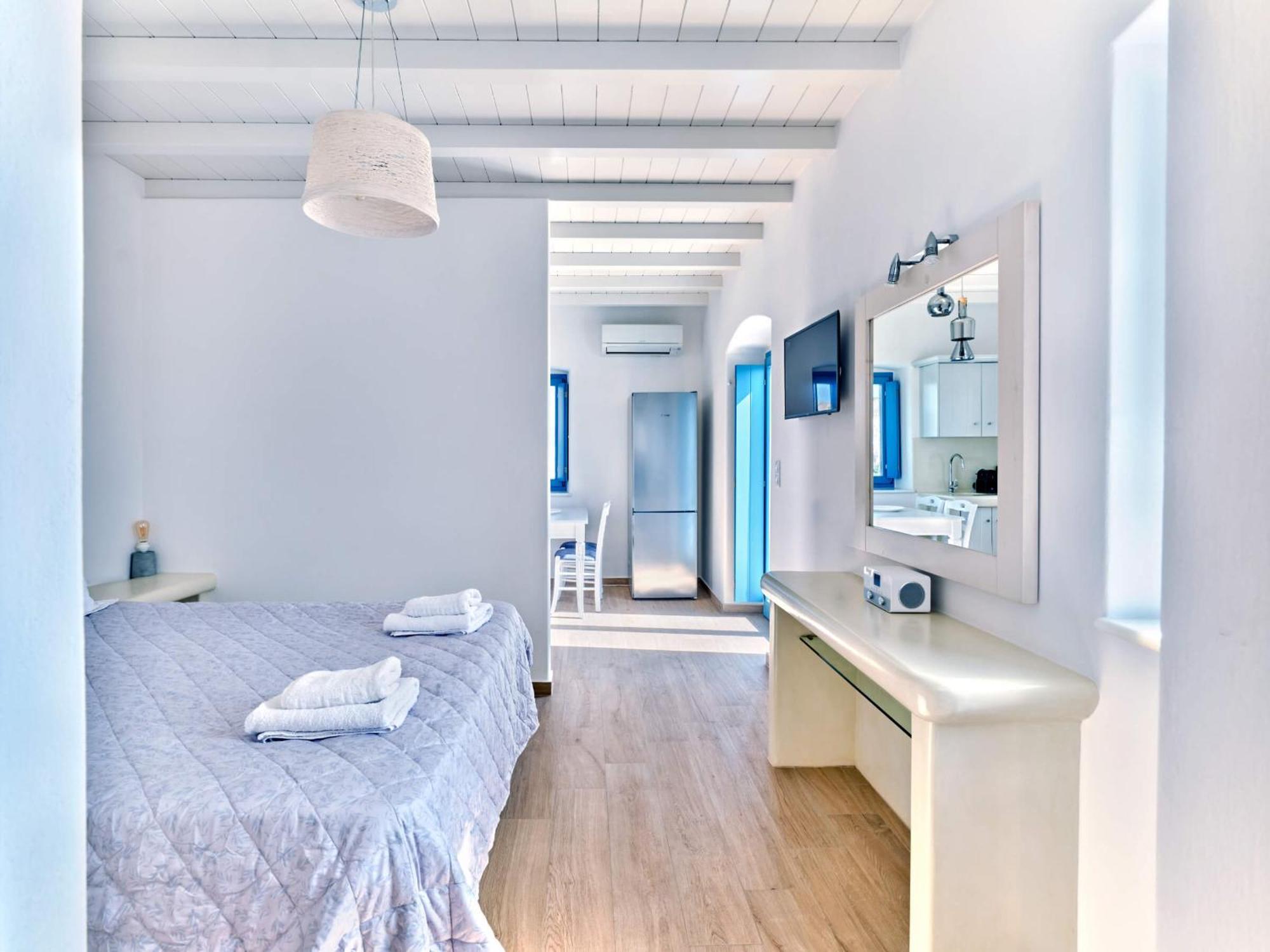 Luxurious Pactia Amazing Pool Isterni (Paros)