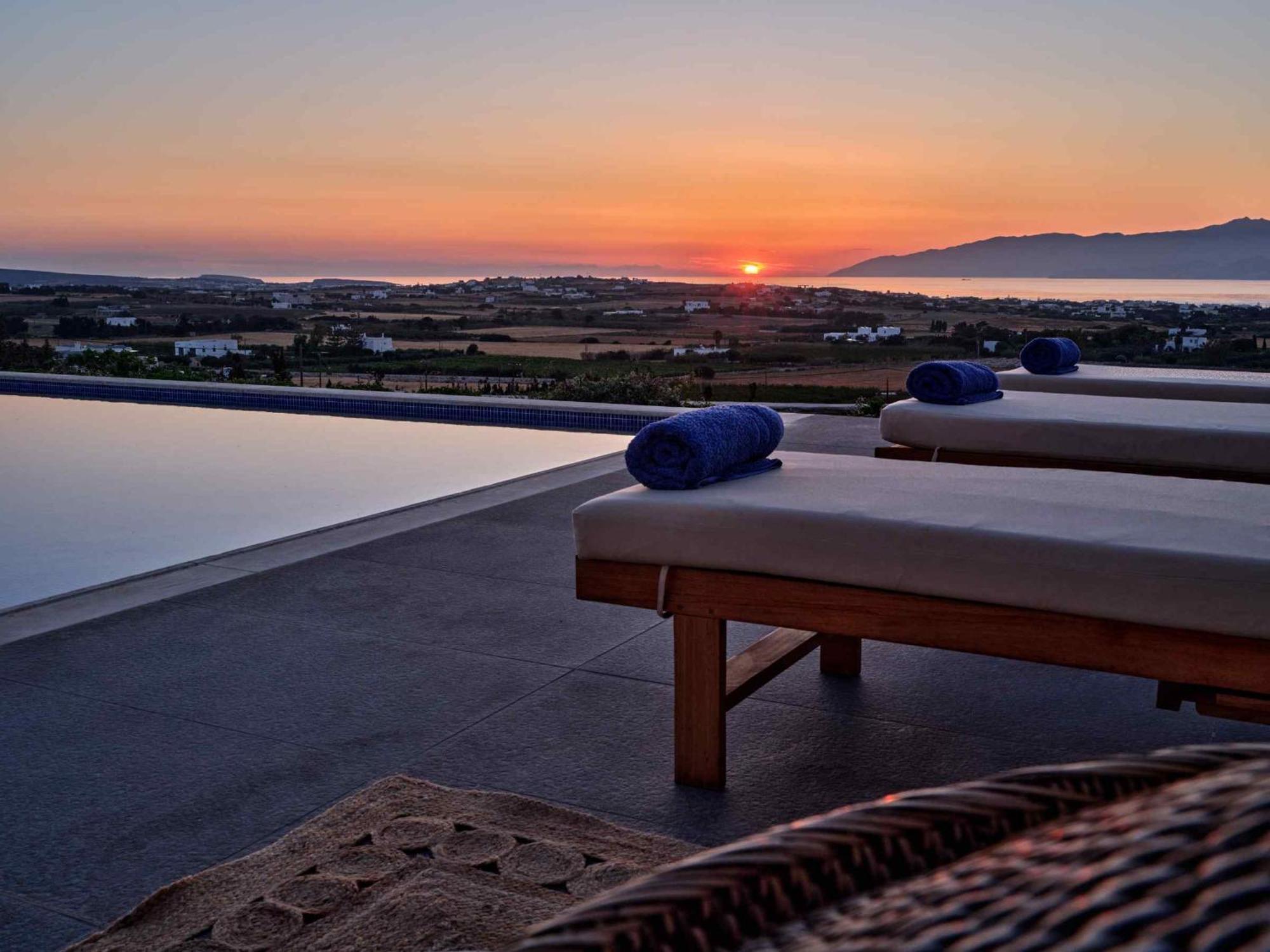 Luxurious Pactia Amazing Pool Villa Isterni (Paros)