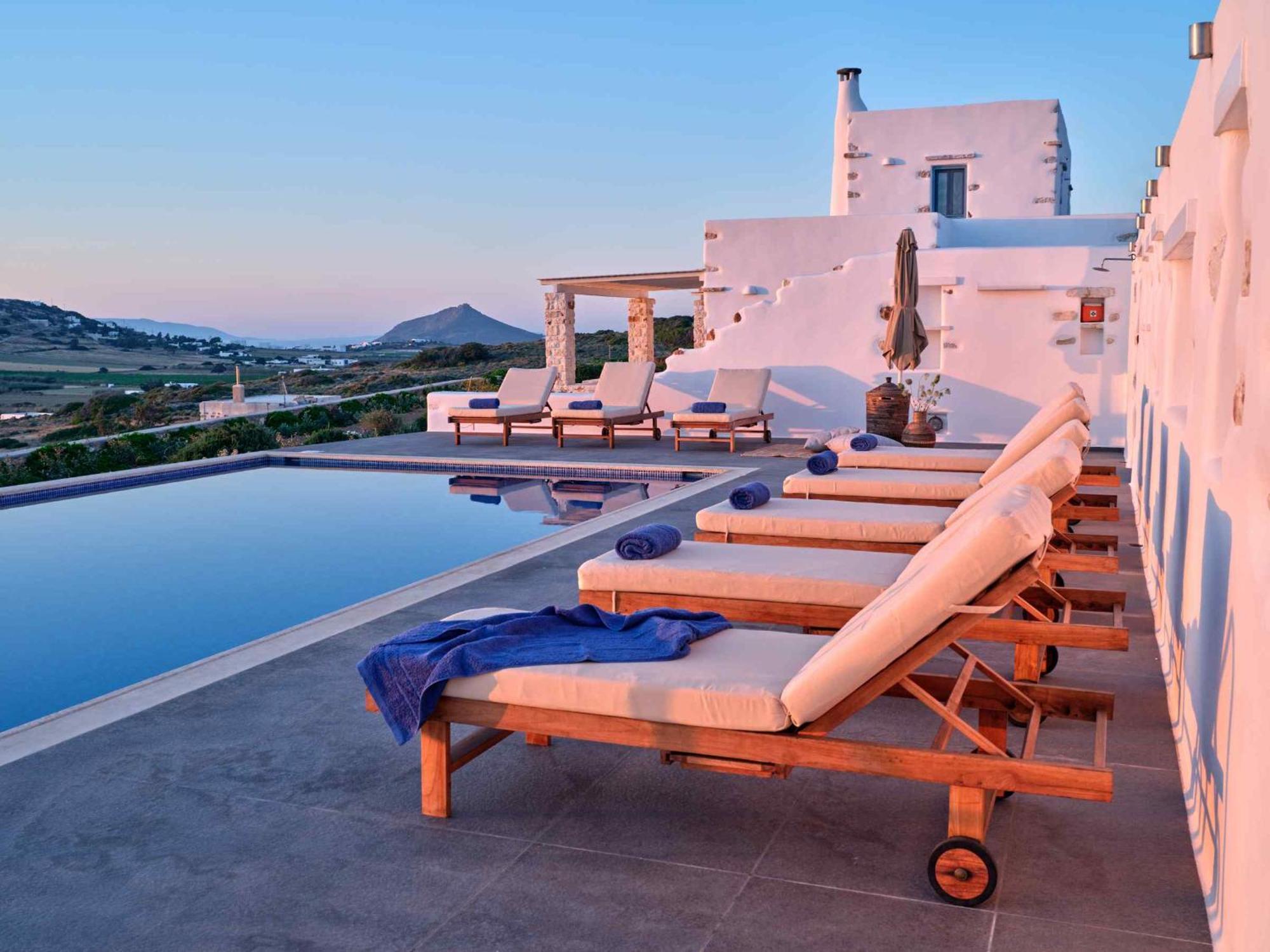 Luxurious Pactia Amazing Pool Villa Isterni (Paros)
