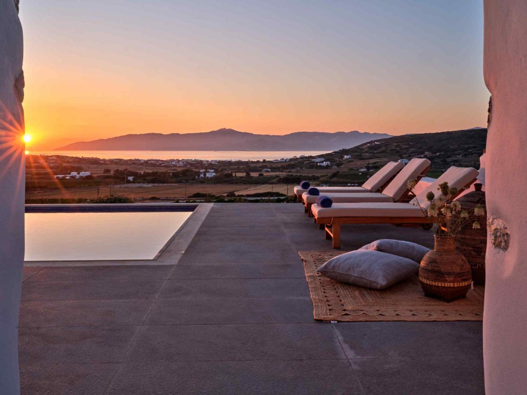 Luxurious Pactia Amazing Pool