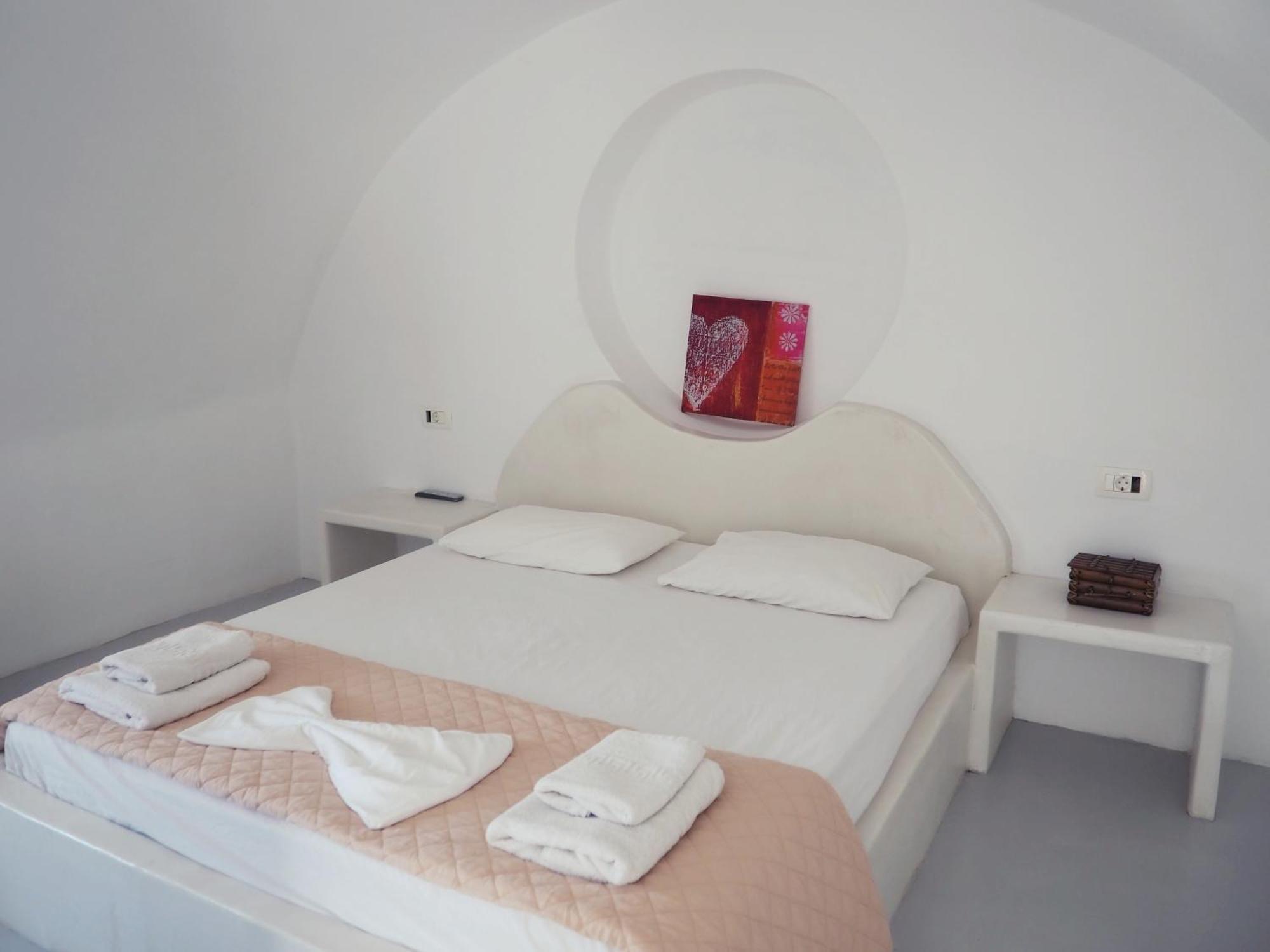 Leon Lux Aparthotel Perivolos (Santorini)
