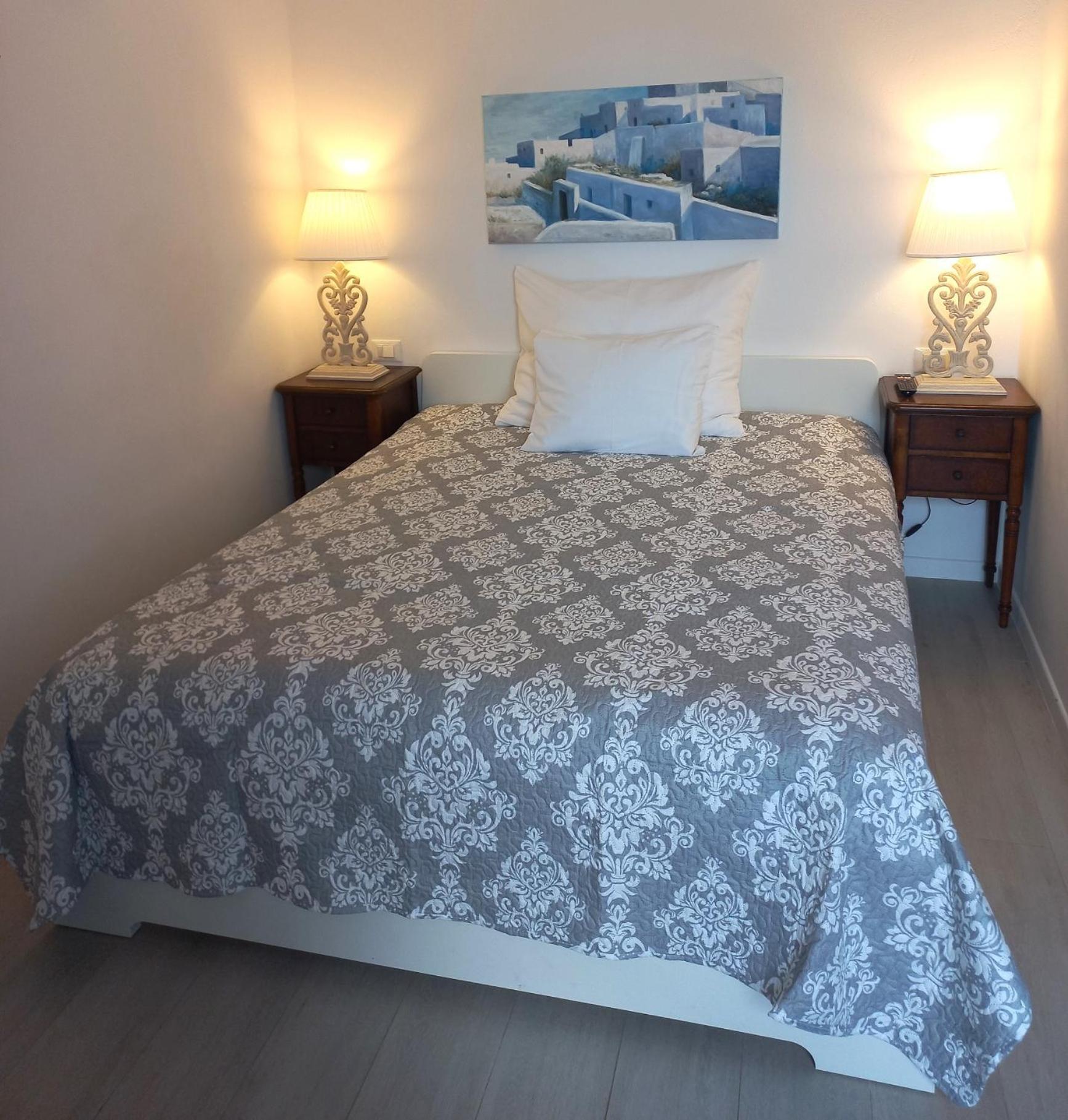 Christa's * Oia (Santorini)