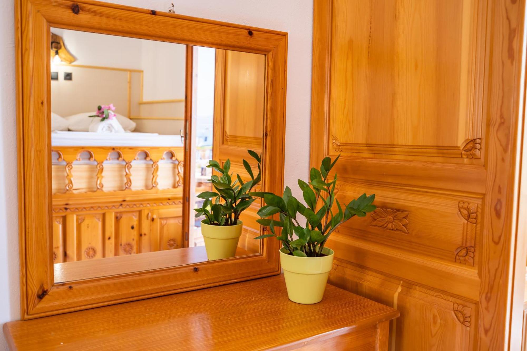 Capsule hotel Sun Week Bay Lefkos (Karpathos)