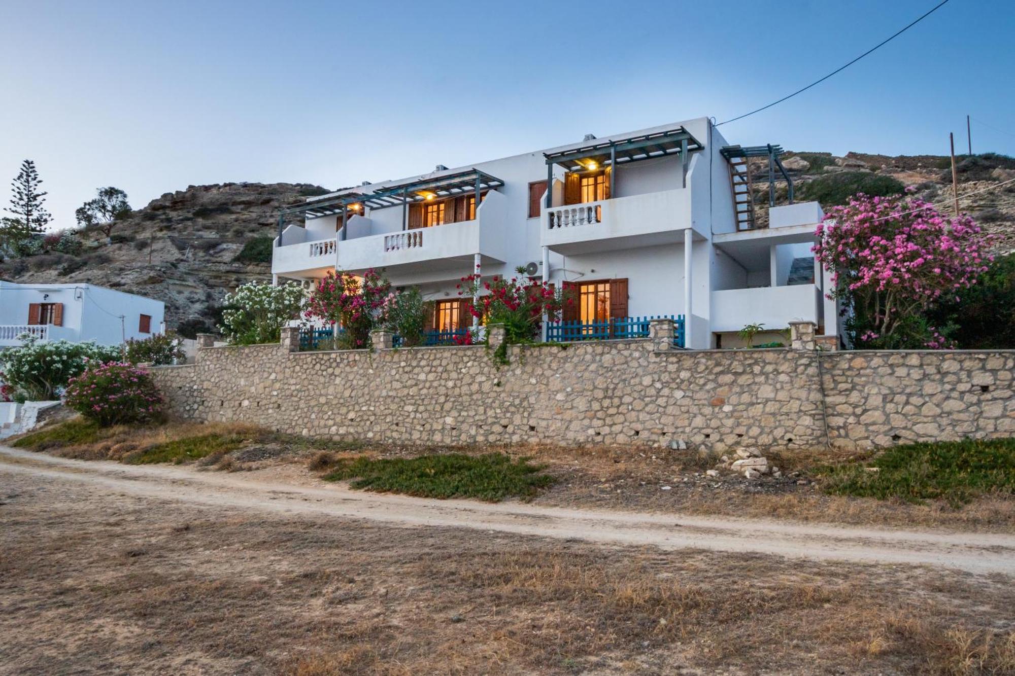 Sun Week Bay Capsule hotel Lefkos (Karpathos)