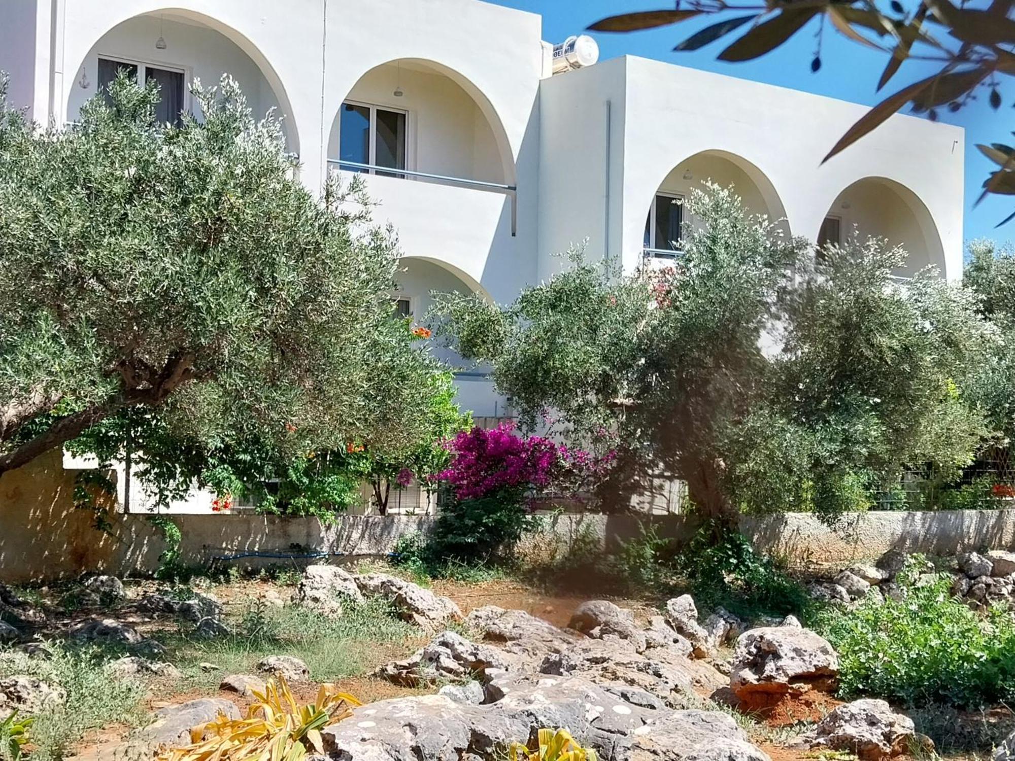 Chariklia Aparthotel
