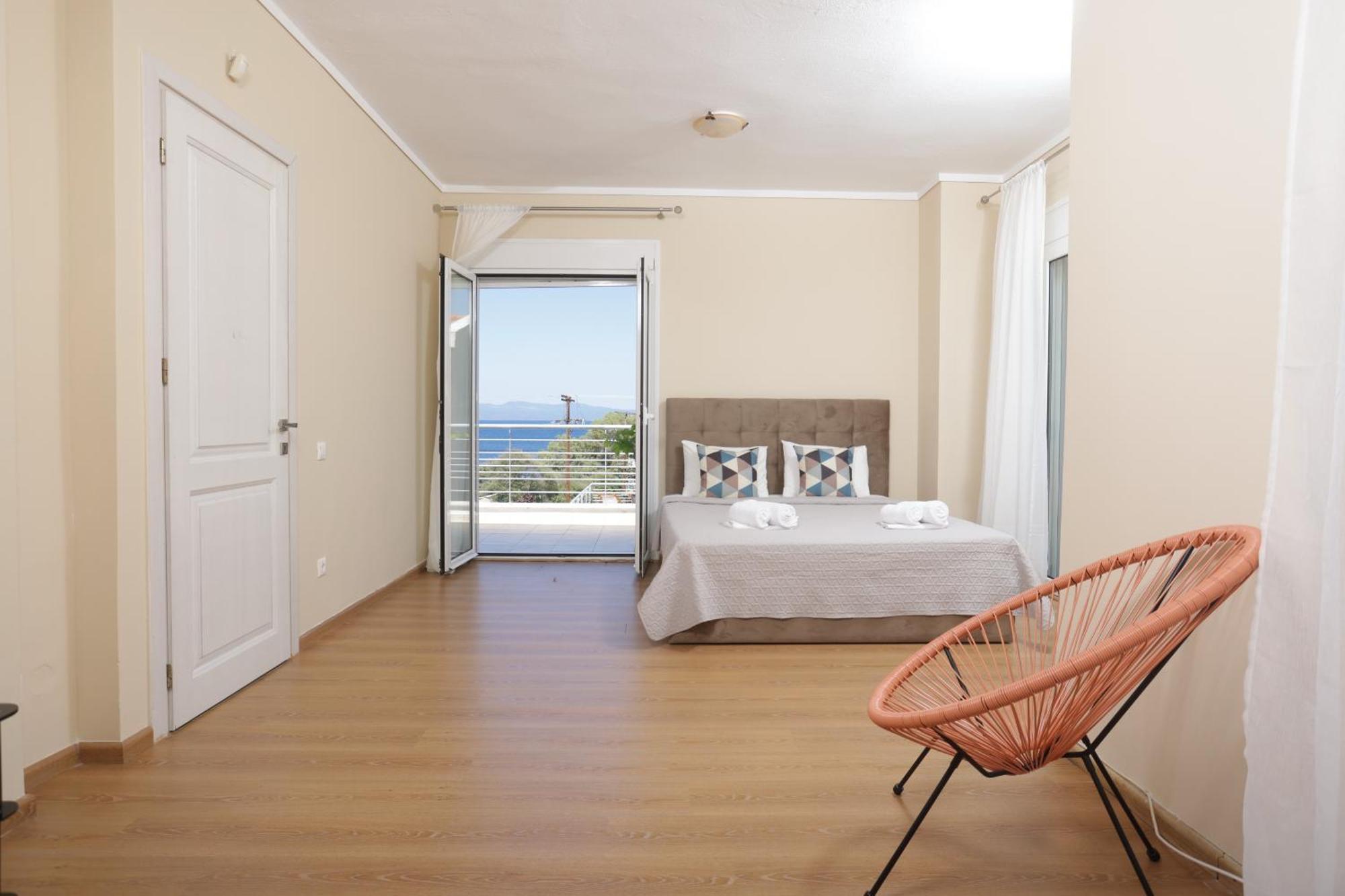 Toroneos Sea Front Villa *