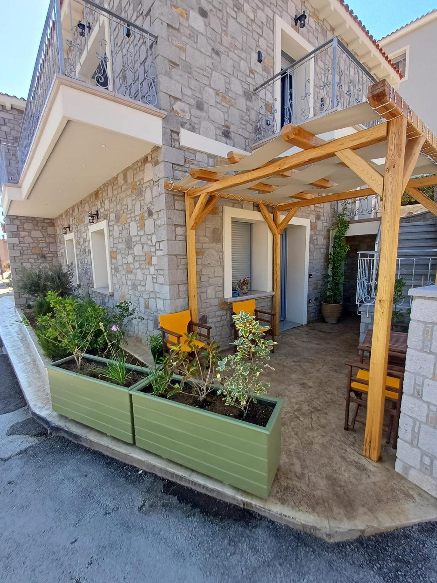 Zeus & Emmanuil Luxury Apartment Myrina