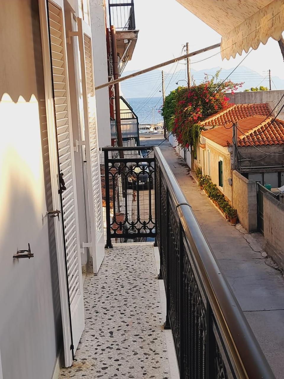 Seaside Apartment. Apartment Aegina