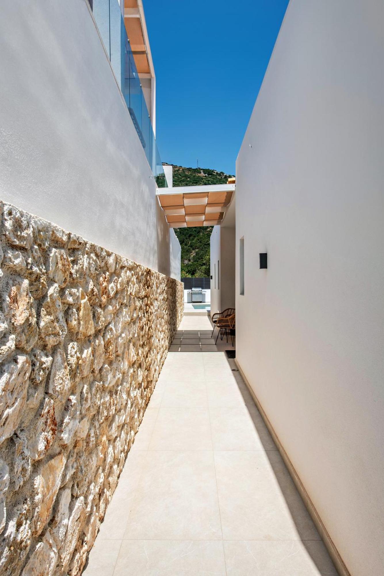 Nissaki Villa *