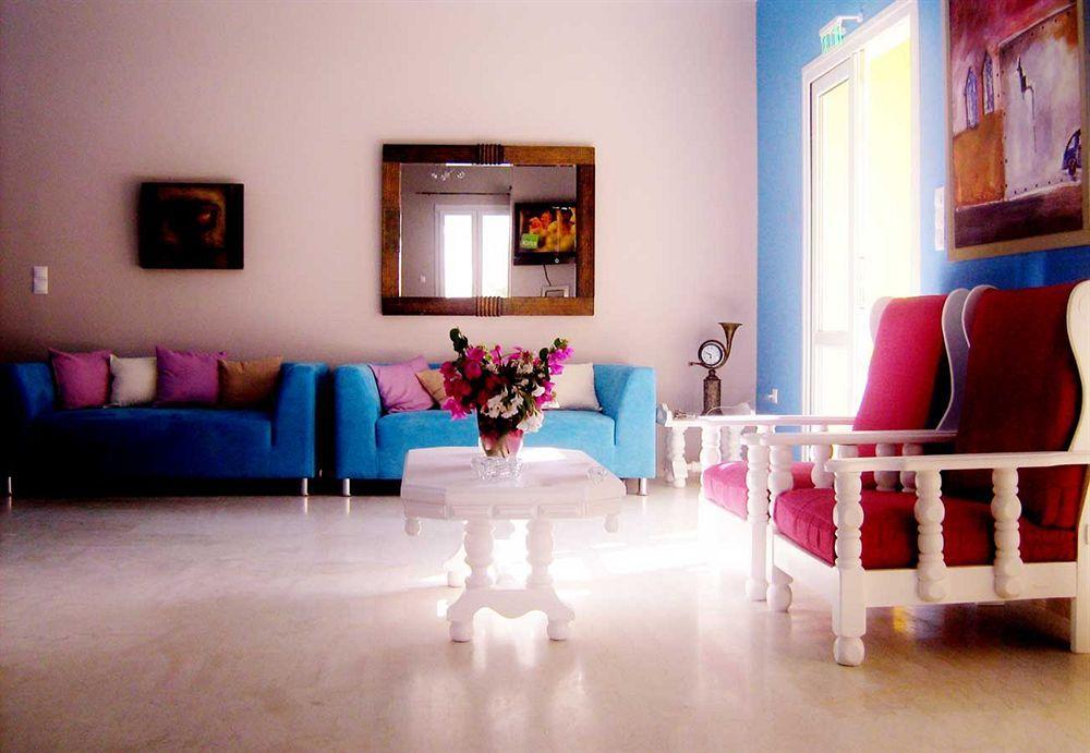 Zorbas Santorini Hotel