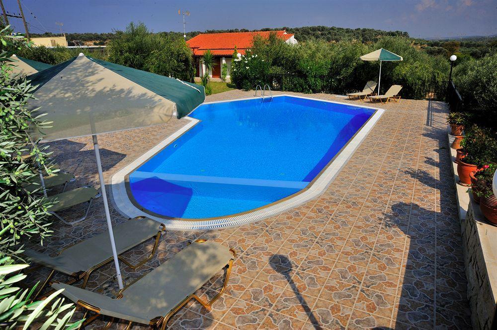 Villa Lefkothea With Large Private Pool Adelianos Kampos