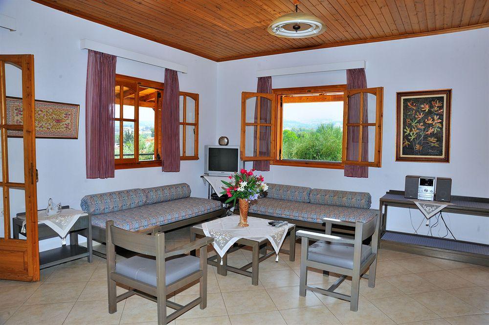 Lefkothea With Large Pool, Bbq & Playground *