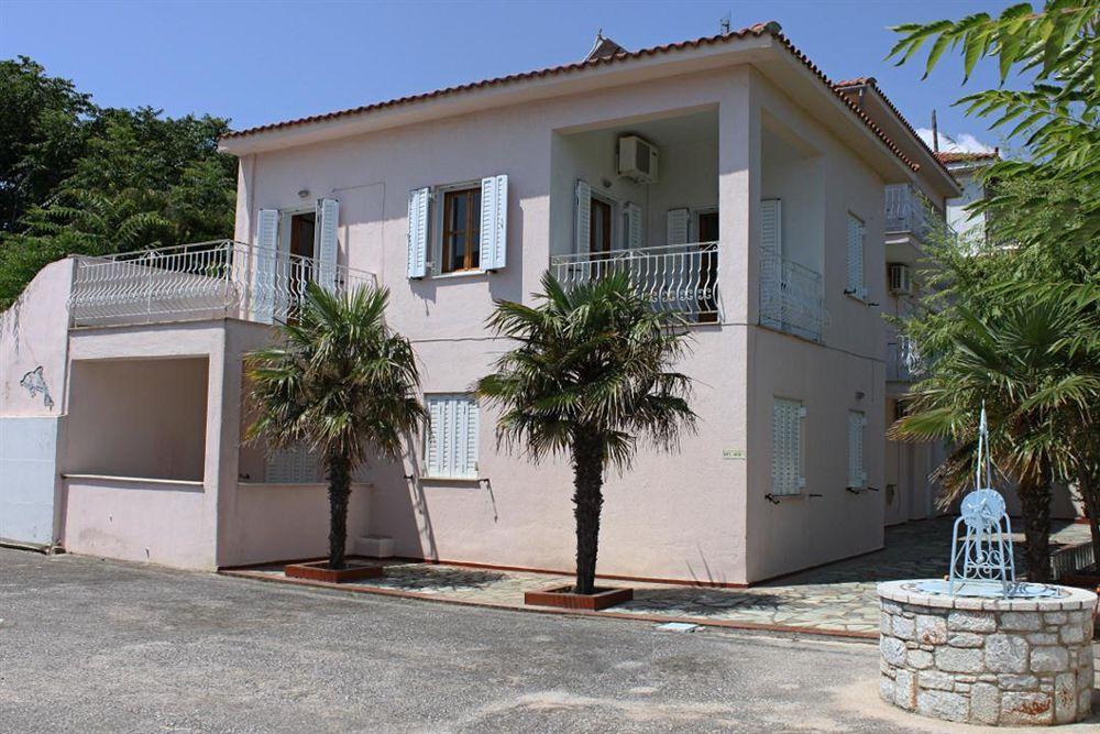 Dolphin Hotel 2*