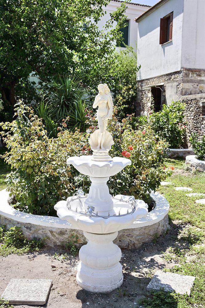 Archontiko Petras 1821 4* Petra (Lesbos)