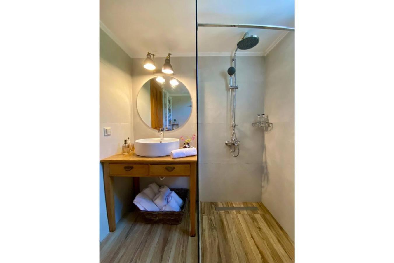 4-bdrms Bright Apartment