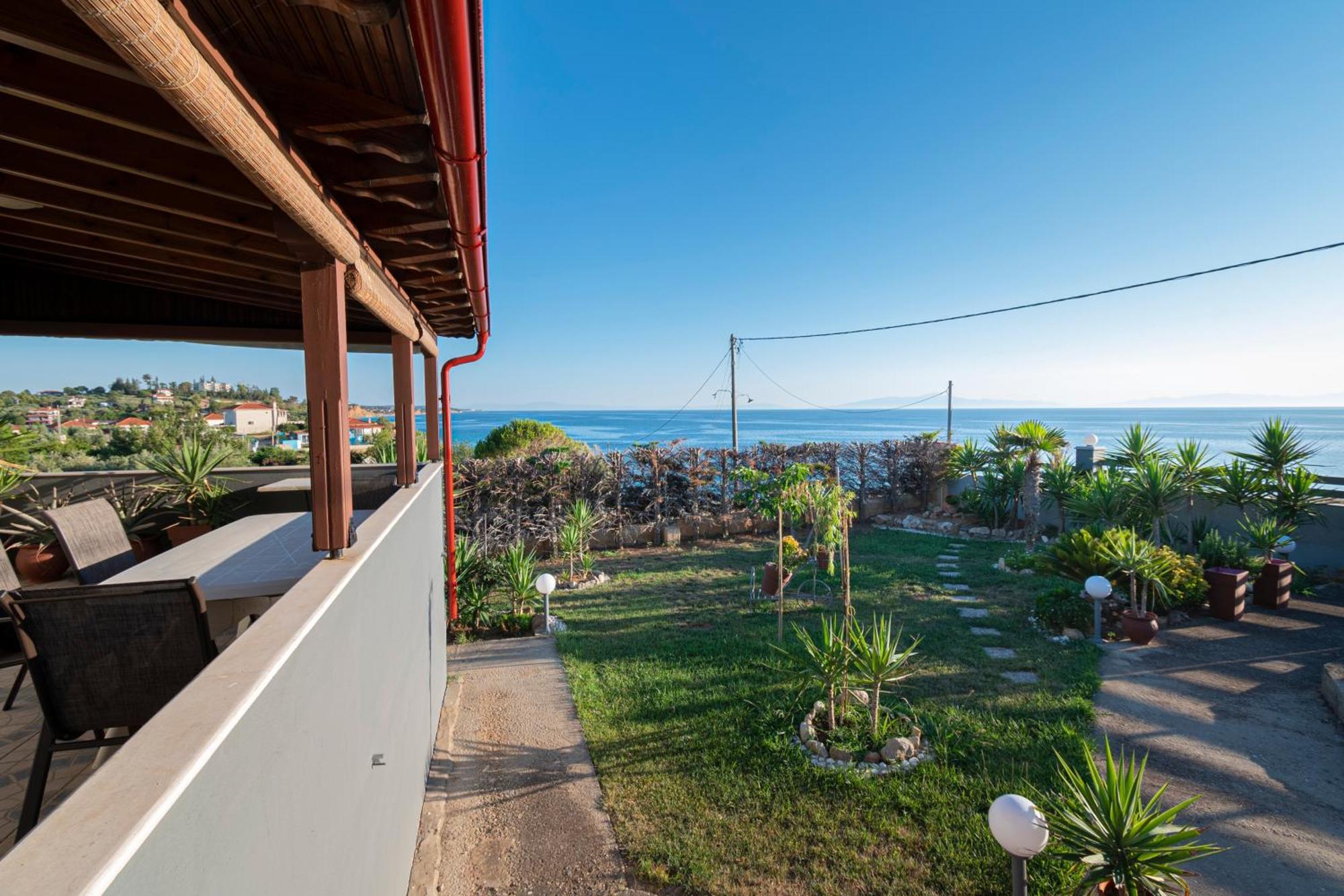 Villa Tanias Seafront Villa-by Rentalspro Services- Halkidiki Nea Poteidaia