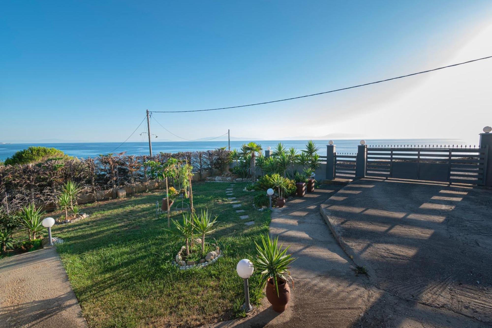 Tanias Seafront Villa-by Rentalspro Services- Halkidiki * Nea Poteidaia