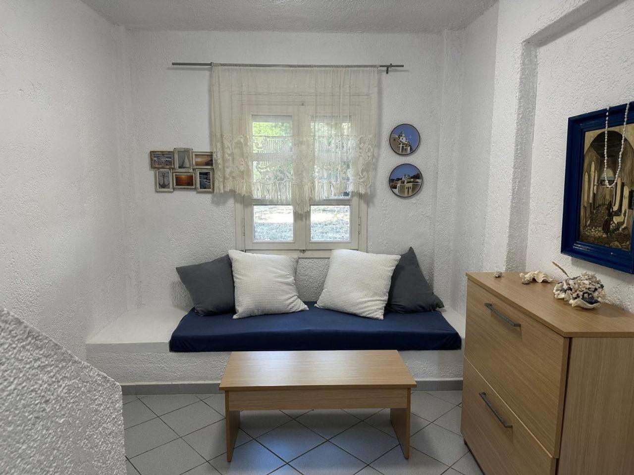 Holiday home Greek White House