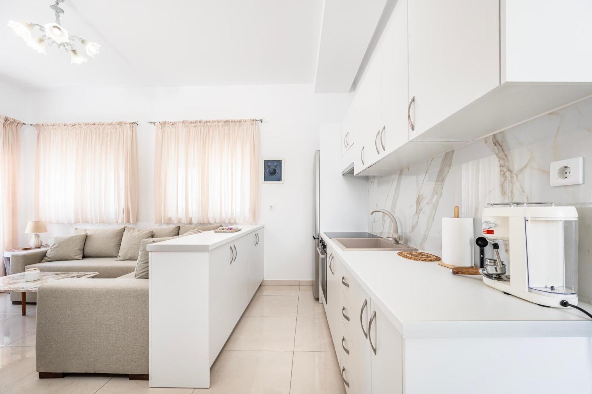 Apartment Turtle Cove Cottage, Beachfront *