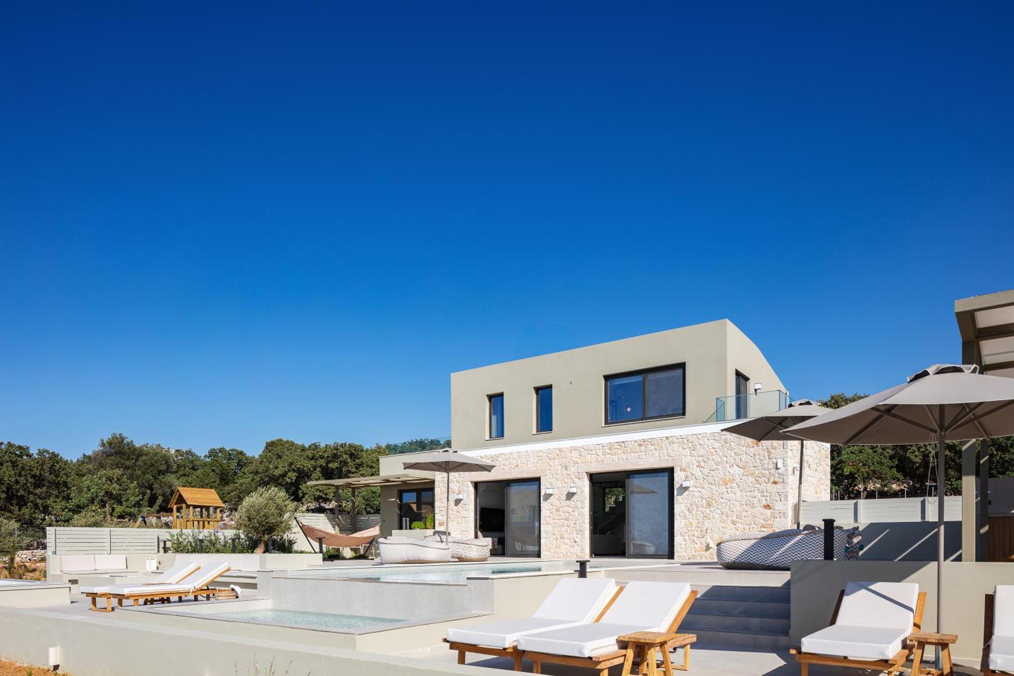 Villa Manto Villas, Heated Pool, Whirlpool, Seaview, By Thinkvilla *